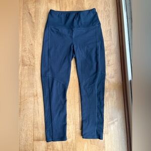 Women’s The North Face capri leggings, size XS in navy